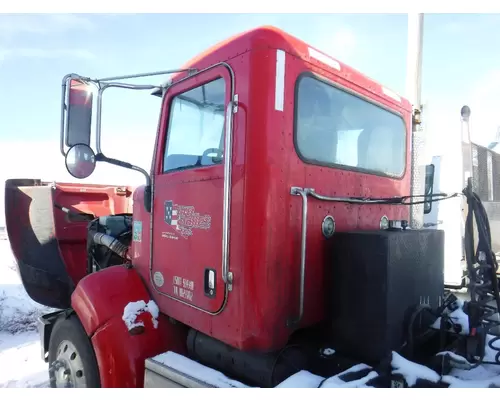 PETERBILT 384 Cab Clip