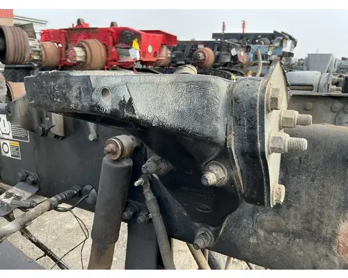 PETERBILT 384 Cab Mount Bracket