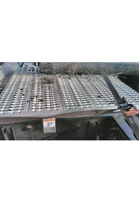 PETERBILT 384 DECK (CATWALK) STEP