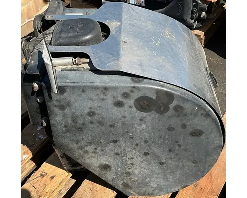 PETERBILT 384 DEF Tank