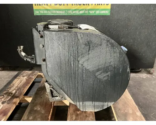 PETERBILT 384 DEF Tank