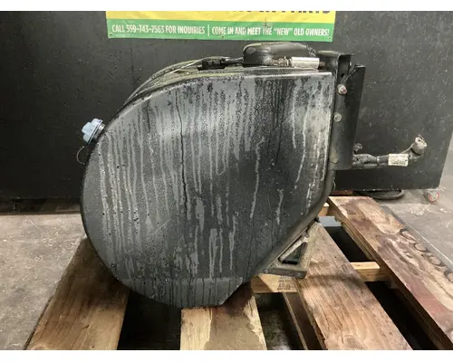 PETERBILT 384 DEF Tank