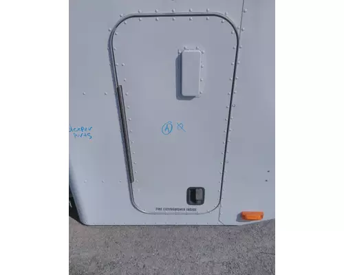 PETERBILT 384 DOOR, COMPARTMENT