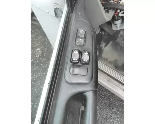 PETERBILT 384 DOOR ASSEMBLY, FRONT