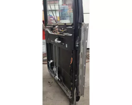 PETERBILT 384 Door Assembly, Front