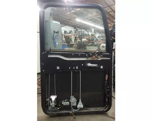 PETERBILT 384 Door Assembly, Front