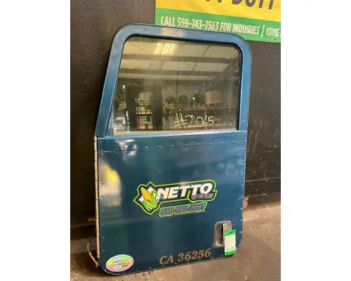 PETERBILT 384 Door Assembly, Front