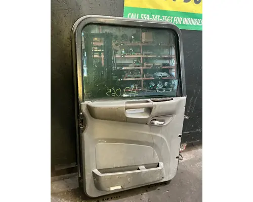 PETERBILT 384 Door Assembly, Front