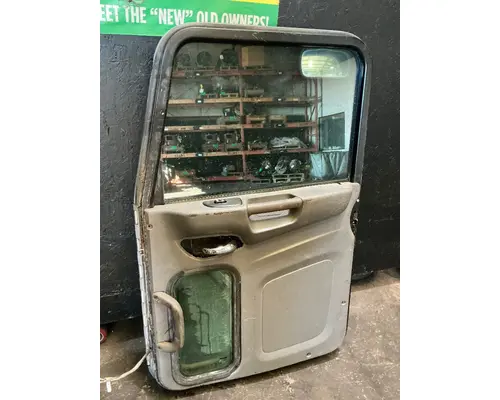 PETERBILT 384 Door Assembly, Front