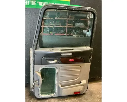 PETERBILT 384 Door Assembly, Front