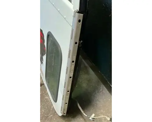 PETERBILT 384 Door Assembly, Front