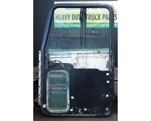 PETERBILT 384 Door Assembly, Front