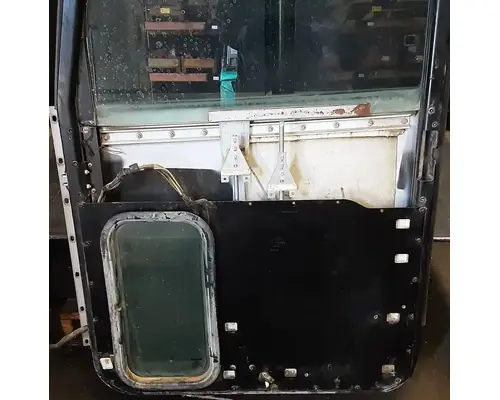 PETERBILT 384 Door Assembly, Front