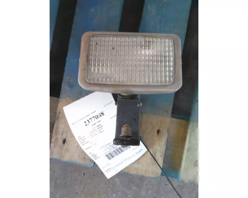 PETERBILT 384 FOG LIGHT