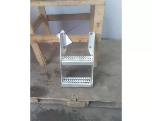 PETERBILT 384 FRAME STEP