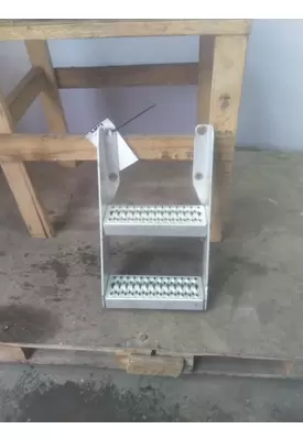PETERBILT 384 FRAME STEP