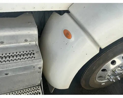 PETERBILT 384 Fender Extension