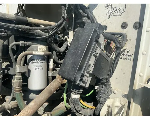PETERBILT 384 Fuse Box