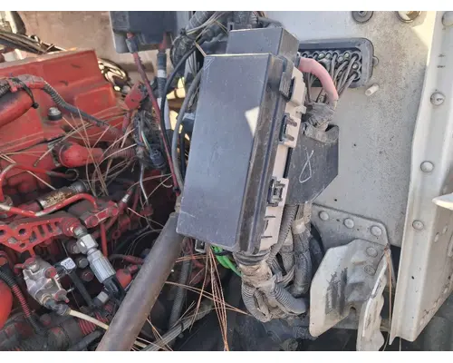PETERBILT 384 Fuse Box