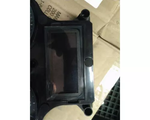 PETERBILT 384 GAUGE CLUSTER