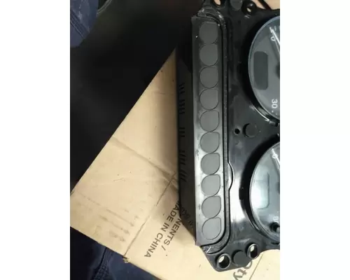 PETERBILT 384 GAUGE CLUSTER