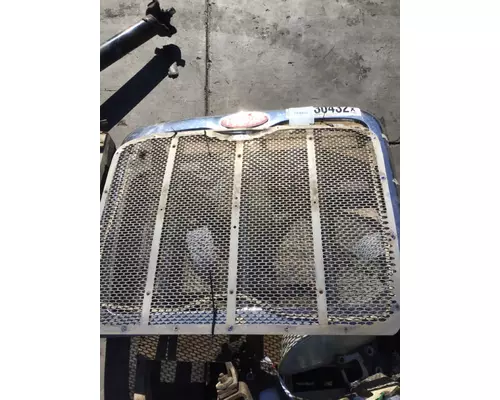 PETERBILT 384 GRILLE