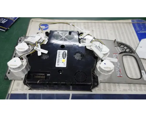 PETERBILT 384 Instrument Cluster