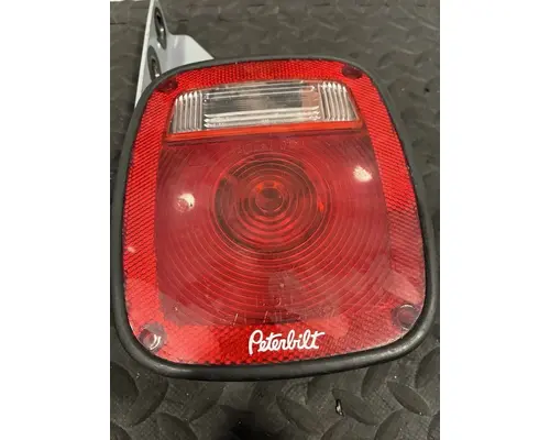 PETERBILT 384 Lamp stop tail turn