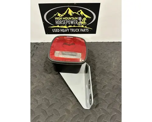 PETERBILT 384 Lamp stop tail turn