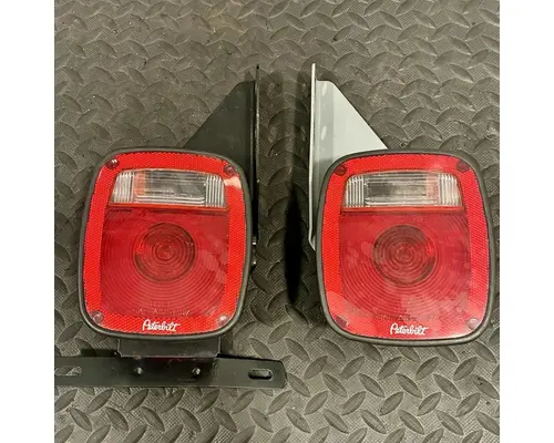 PETERBILT 384 Lamp stop tail turn