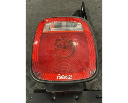 PETERBILT 384 Lamp stop tail turn