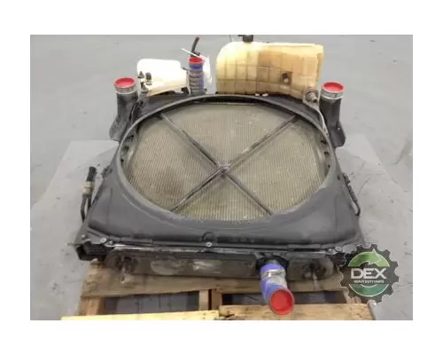 PETERBILT 384 Radiator