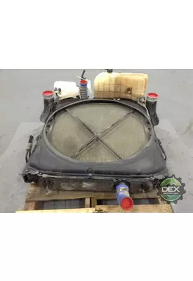 PETERBILT 384 Radiator