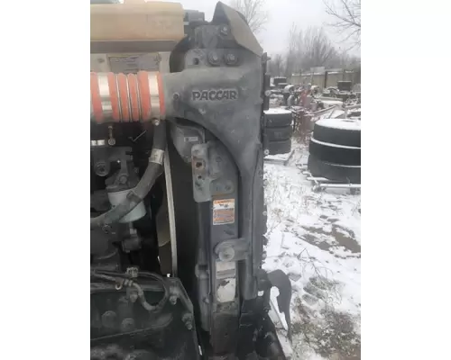 PETERBILT 384 Radiator