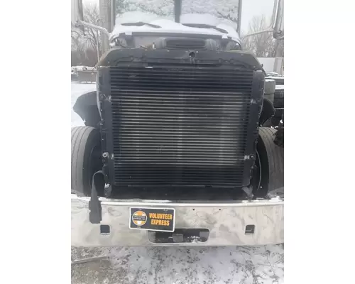 PETERBILT 384 Radiator