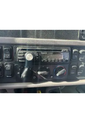 PETERBILT 384 Radio