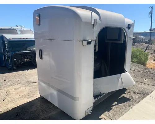 PETERBILT 384 Sleeper