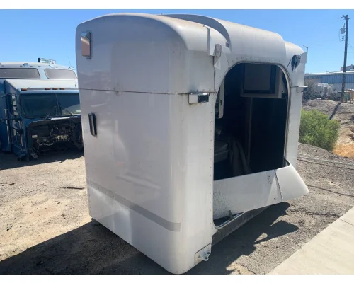 PETERBILT 384 Sleeper