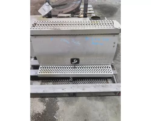 PETERBILT 384 TOOL BOX