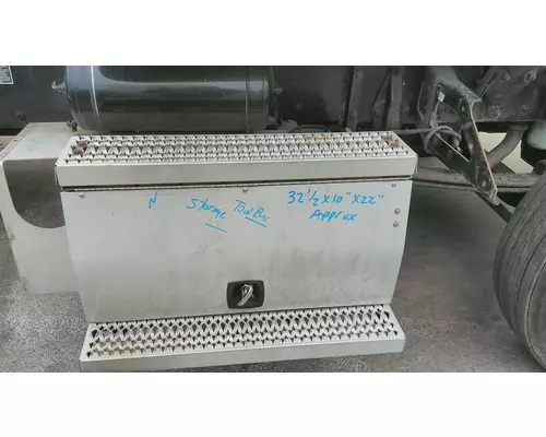 PETERBILT 384 TOOL BOX