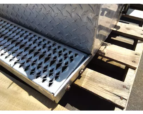 PETERBILT 385 BATTERY BOX