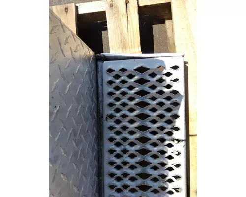 PETERBILT 385 BATTERY BOX