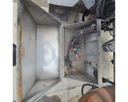 PETERBILT 385 Battery Box