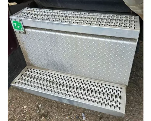 PETERBILT 385 Battery Box