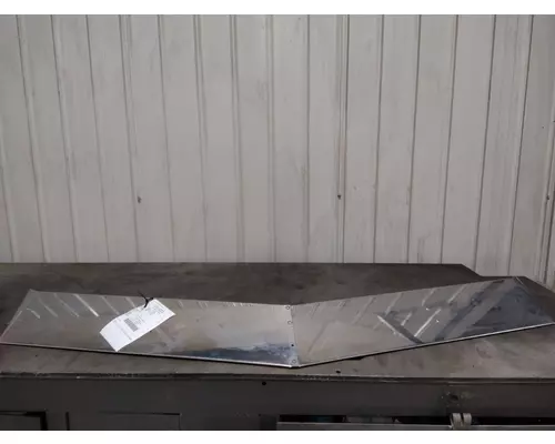 PETERBILT 385 CAB CLIP