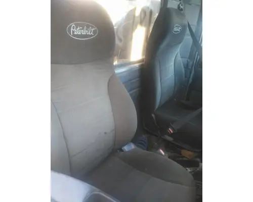 PETERBILT 385 CAB
