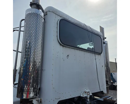 PETERBILT 385 Cab