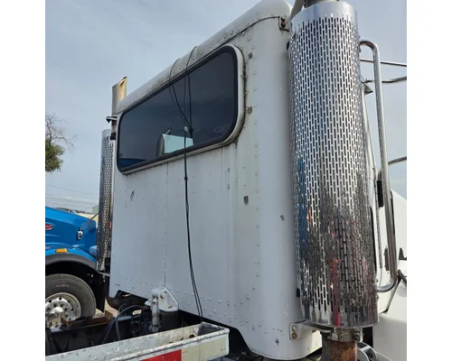 PETERBILT 385 Cab