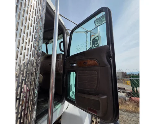 PETERBILT 385 Cab