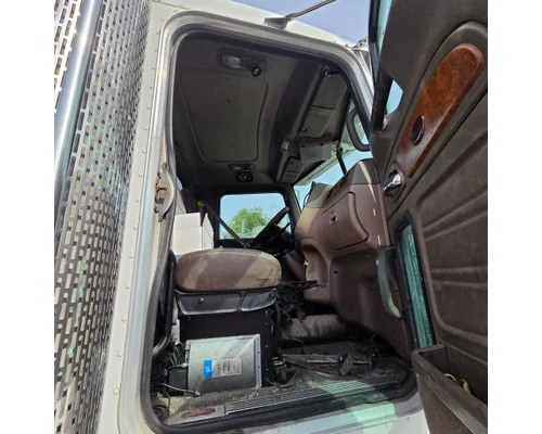 PETERBILT 385 Cab